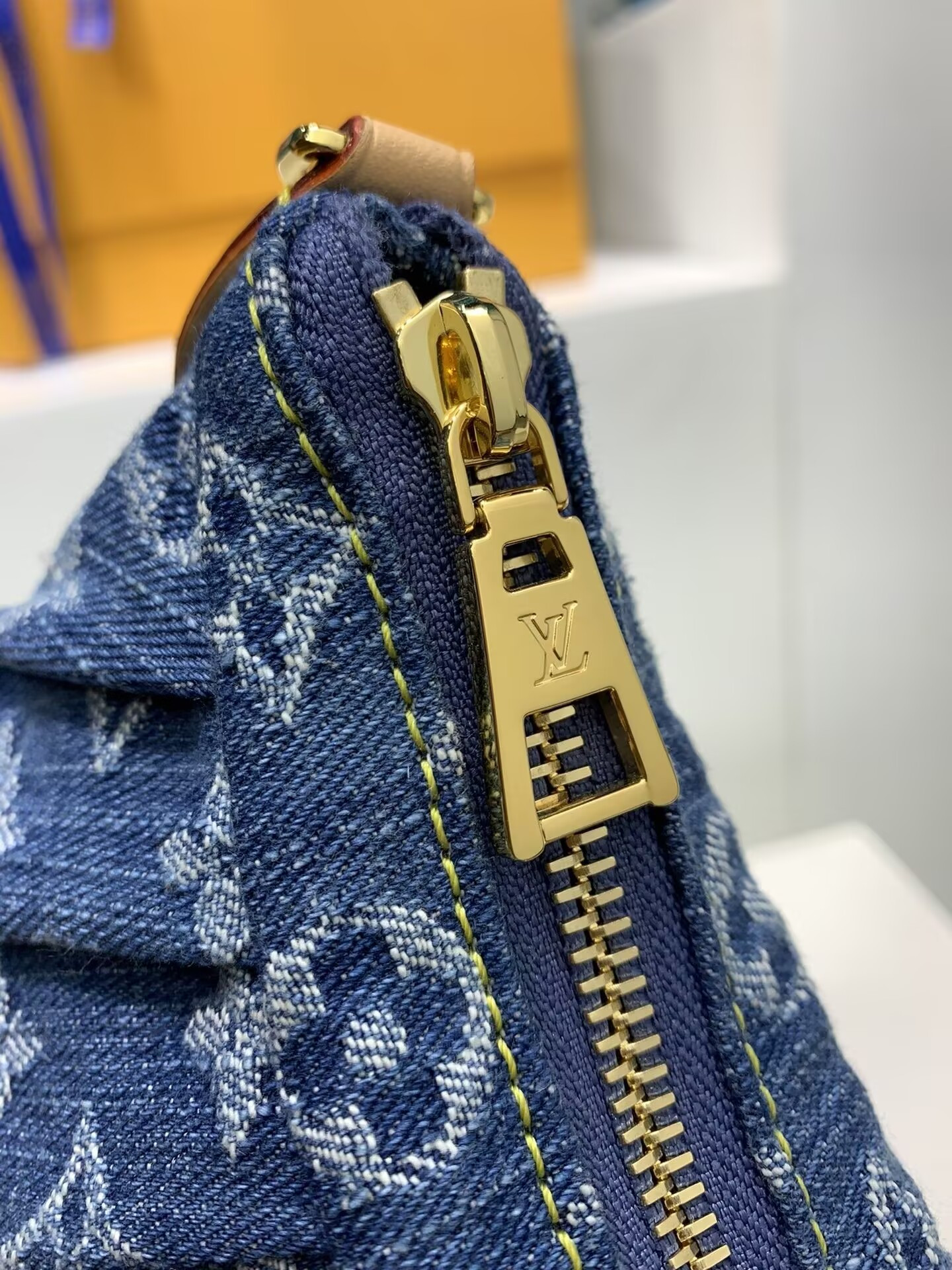 LV Pochette Valley M13571 21x15x 7cm