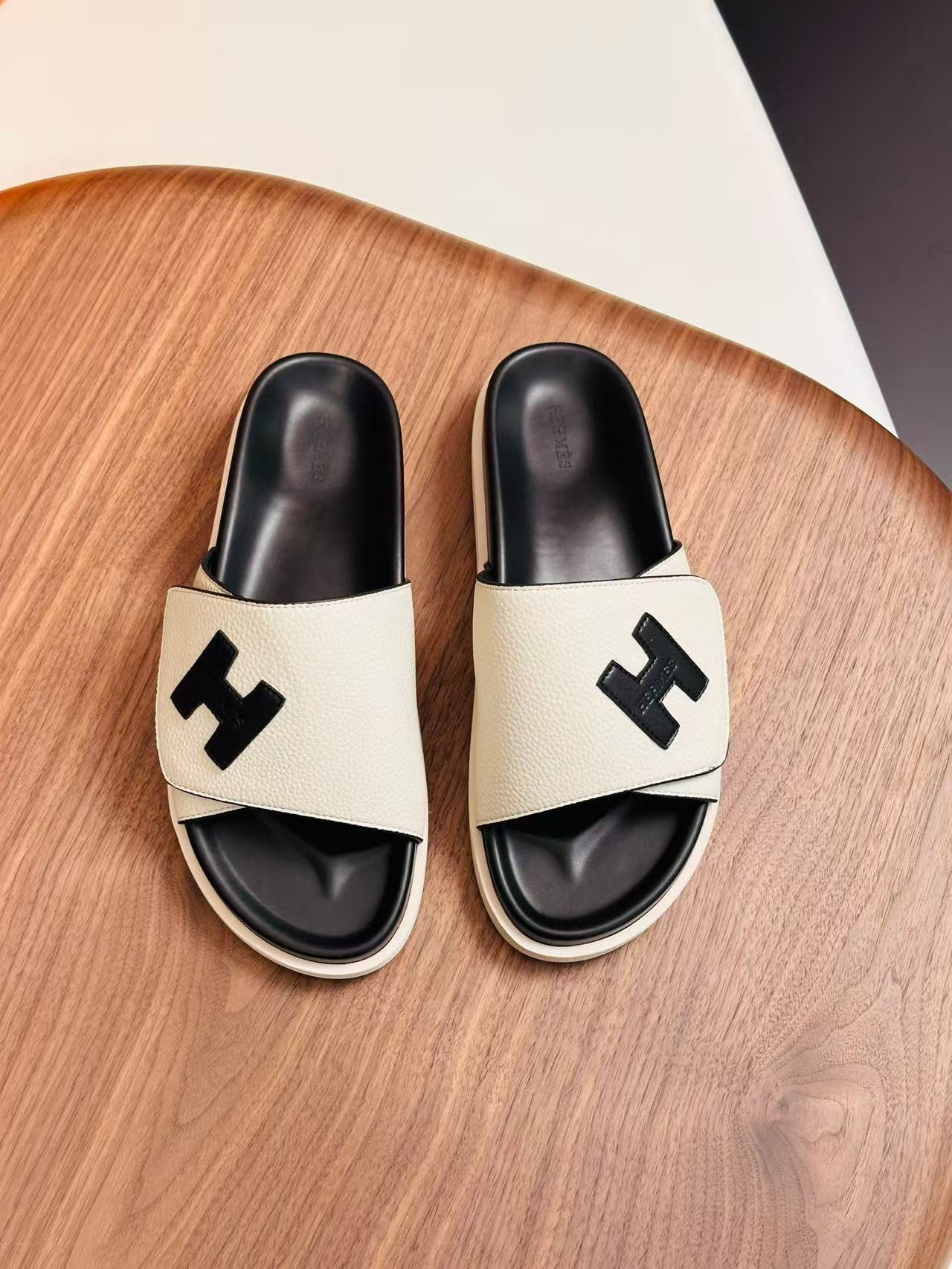 ua H**me5 sandals