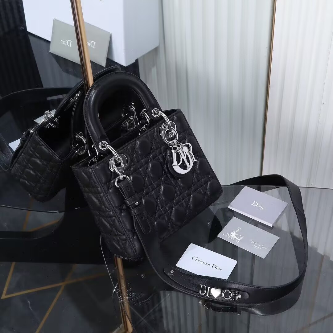 small lady D*or bag 20 x 17 x 8 cm