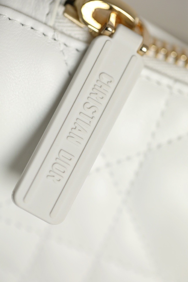 lambskin cannage medium D*or vibe hobo bag white