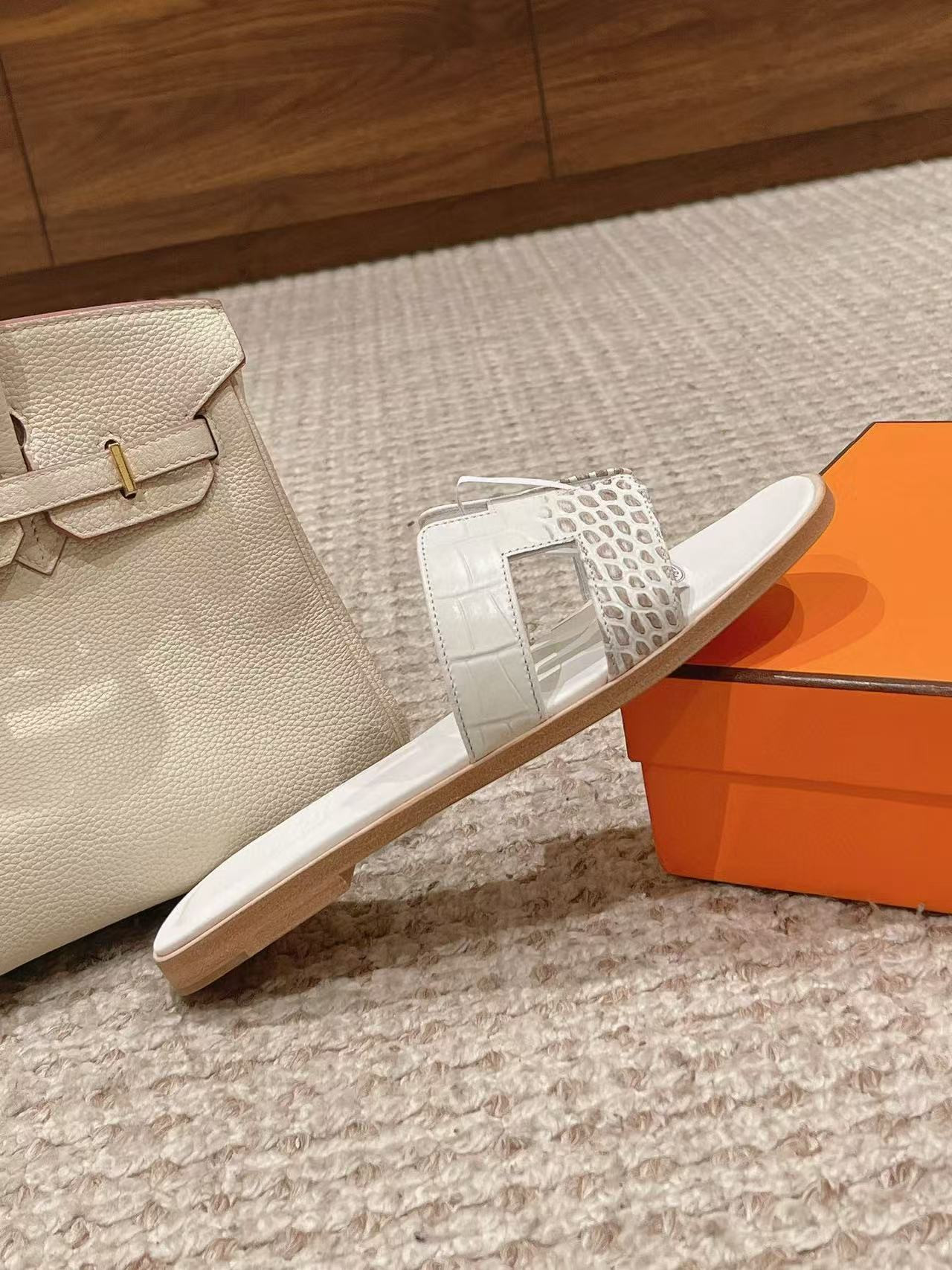 ua H**me5 oran sandal