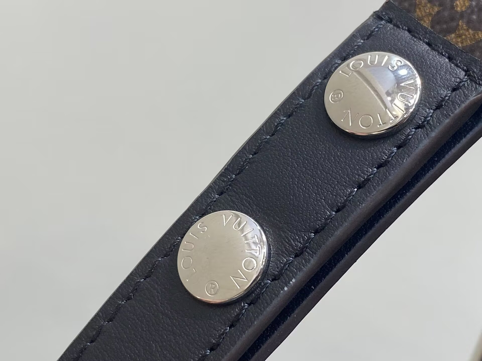 LV Dauphine Soft MM M13450 24 x 17 x 9 cm