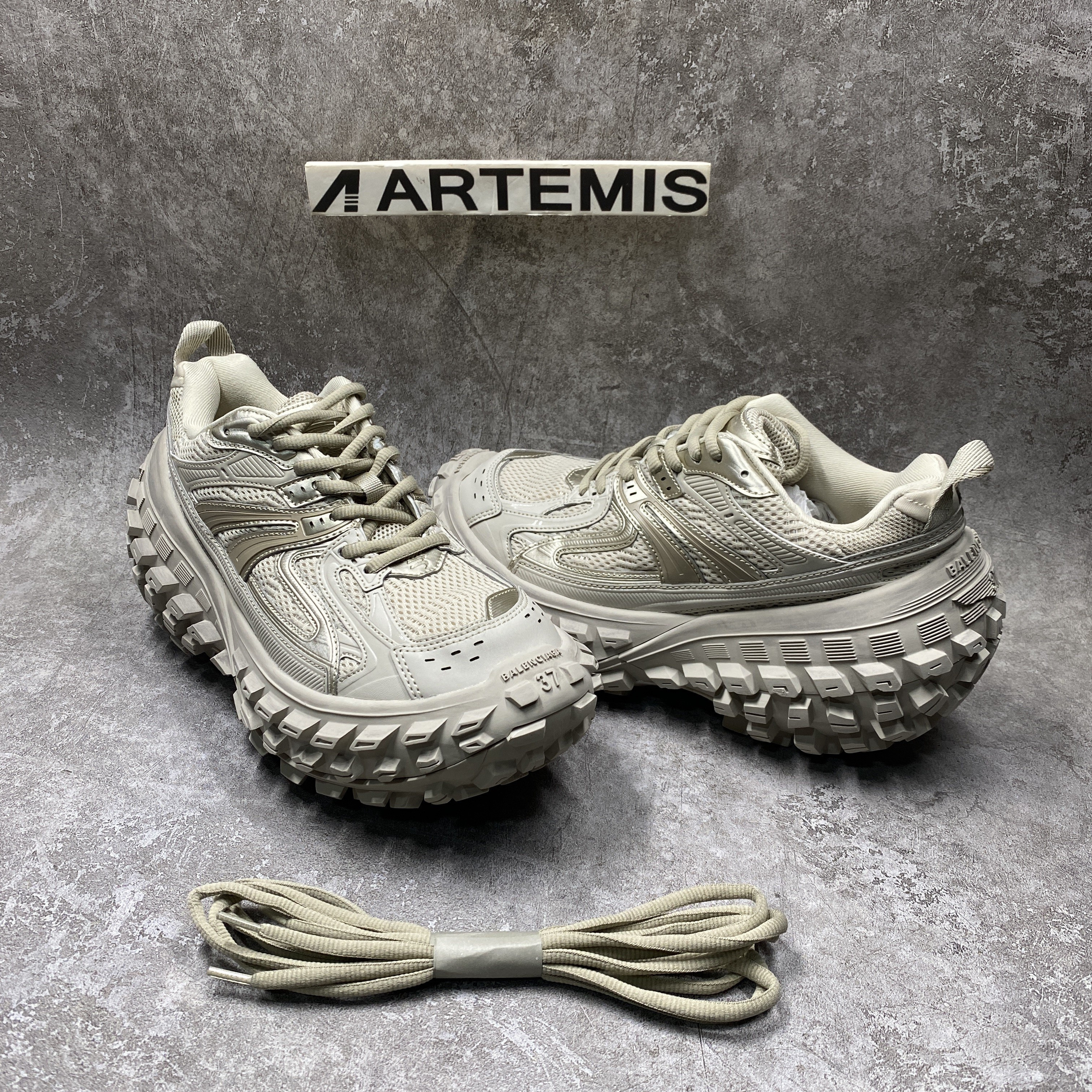 Balenciga Defender Beige