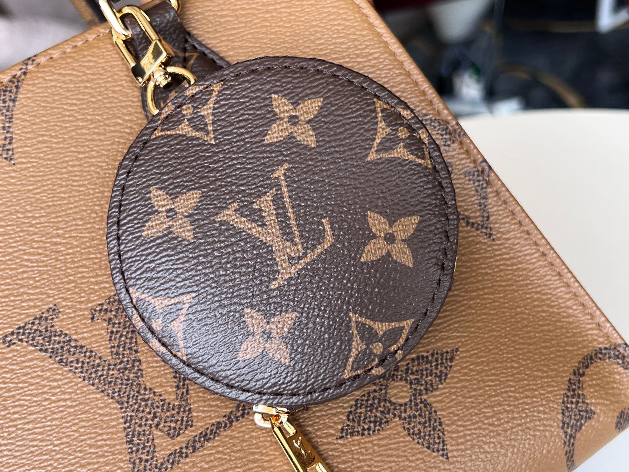 LV OnTheGo PM M46373 25x19x11.5cm