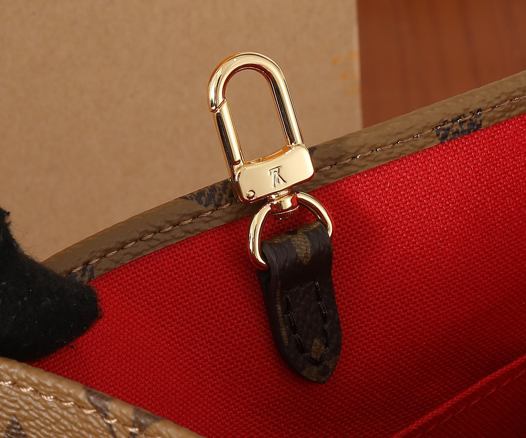 LV  OnTheGo BB M46839 7.1 x 5.9 x 3.3 inches