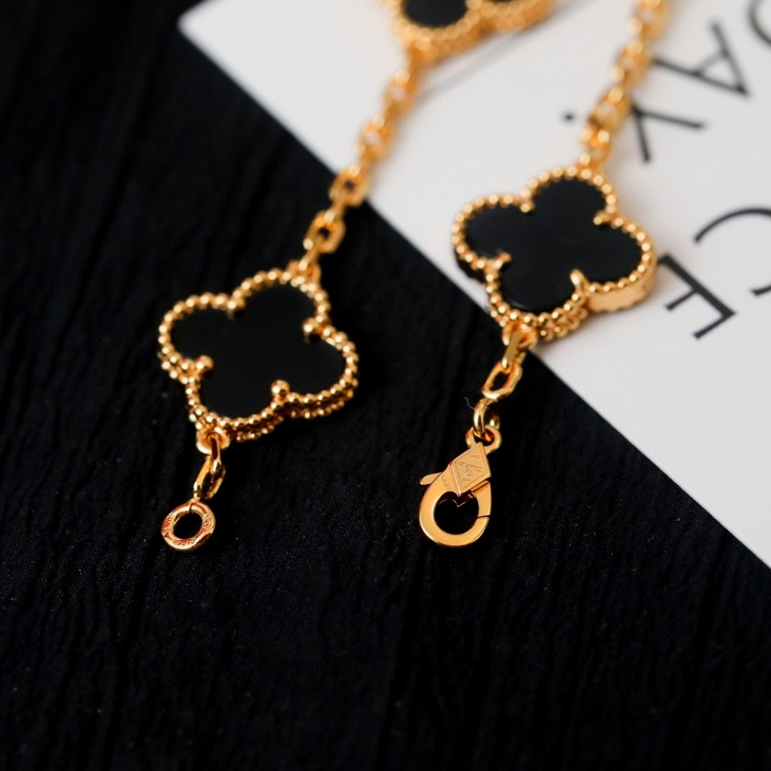 V*N CL*F & arpels vintage alhambra bracelet, 5 motifs 19cm