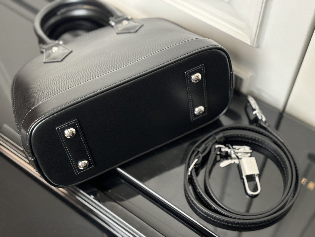 LV Alma BB M24645 23.5 x 17.5 x 11.5 cm