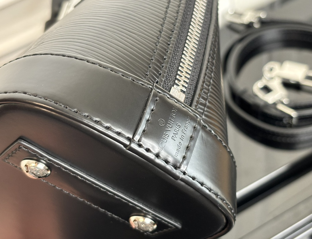 LV Alma BB M24645 23.5 x 17.5 x 11.5 cm