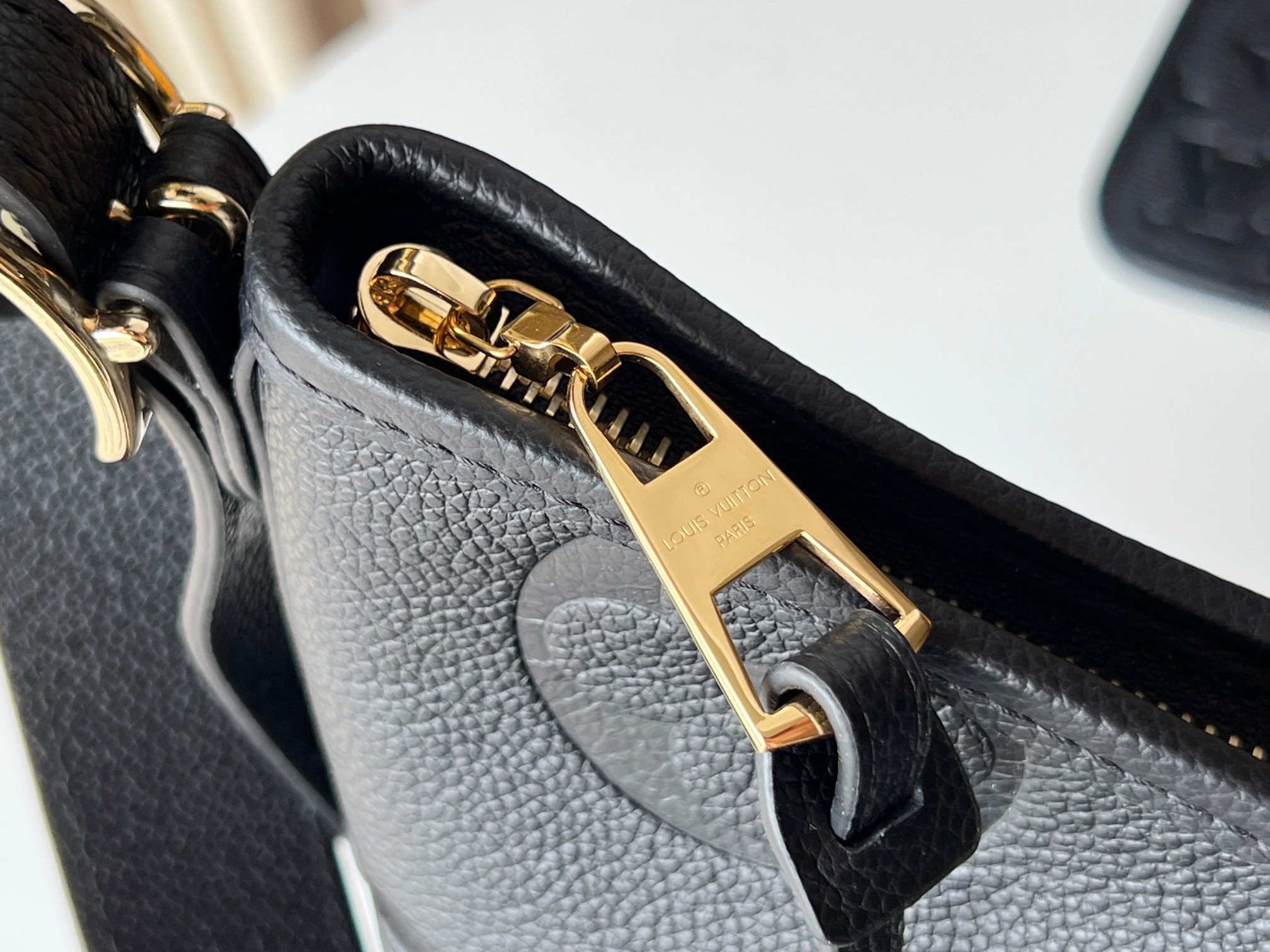 LV CarryAll PM M46288 29x24x12cm