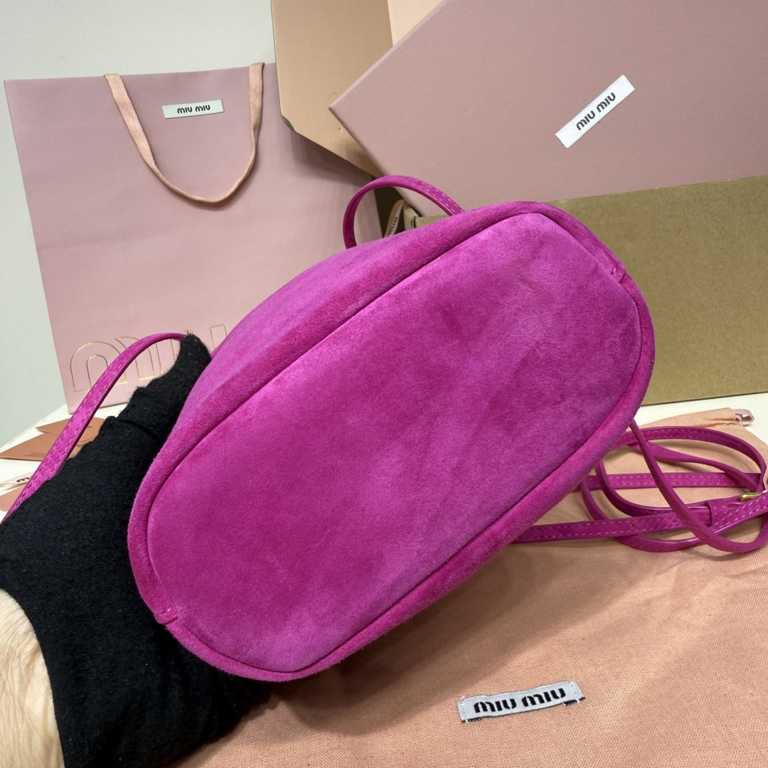 Miu Miu Suede pouch 17x14x6cm